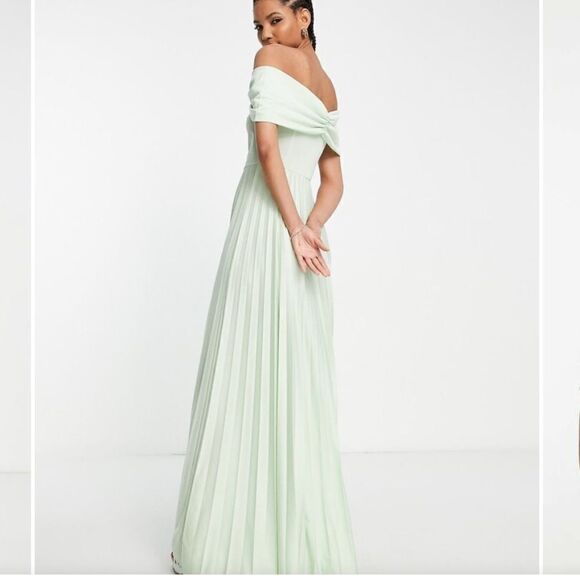 ASOS DESIGN twist front off-the-shoulder pleated maxi dress in sage Mint Green - Picture 1 of 16